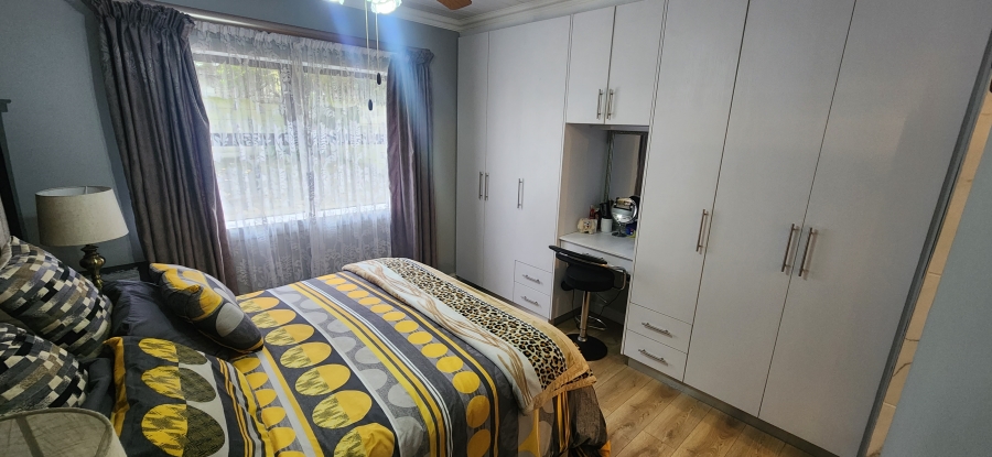 6 Bedroom Property for Sale in Dana Bay Western Cape